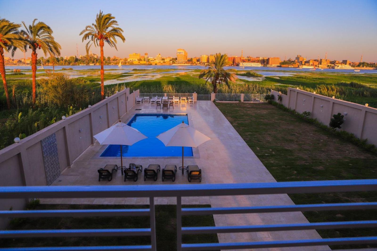 Royal Nile - Pool View 2 Apartman *